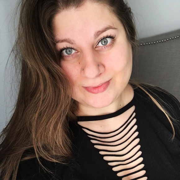 Meet your Posher, Leigh - Picture 1 of 1